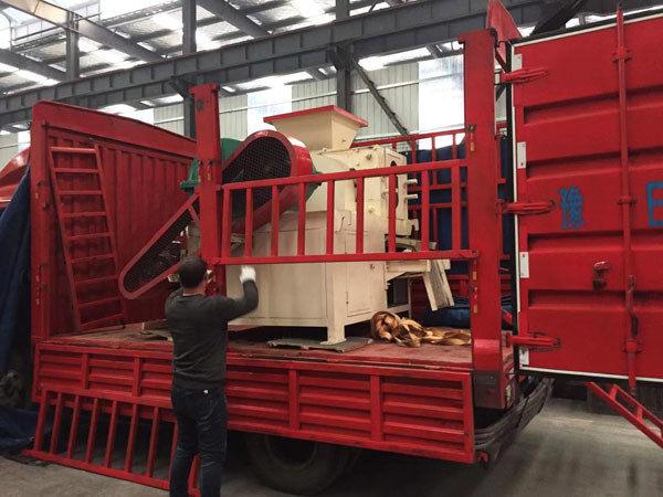 優(yōu)聚澤耀礦粉壓球機發(fā)往丹陽忠華特鋼